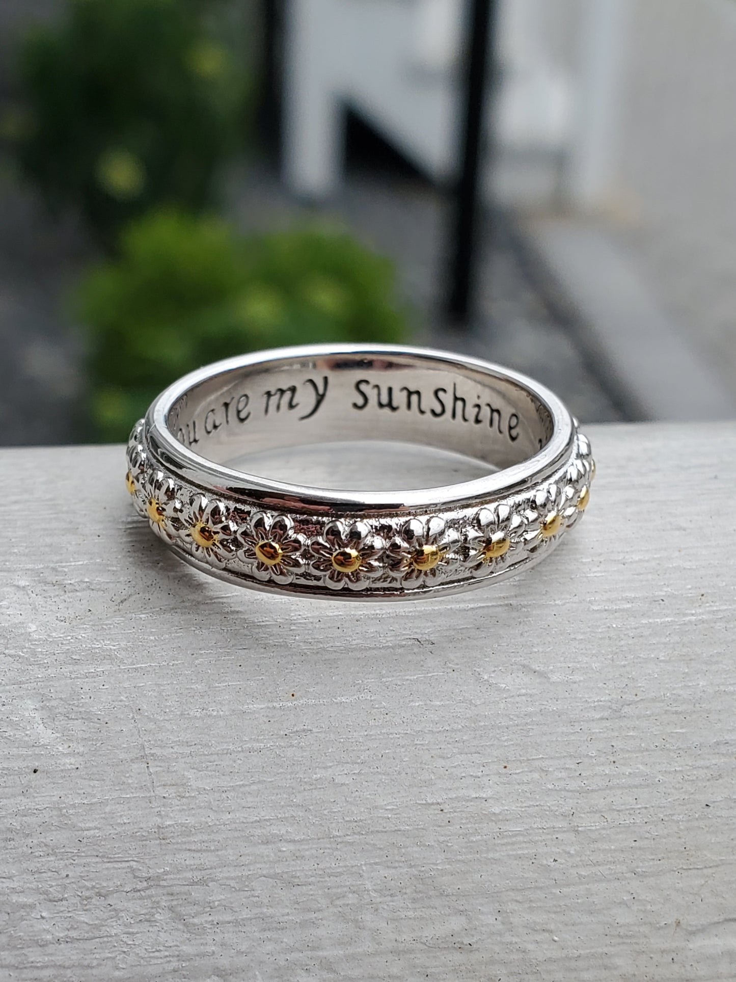925 Sterling Silver "You Are My Sunshine" two-tone Daisy Eternity Band Ring