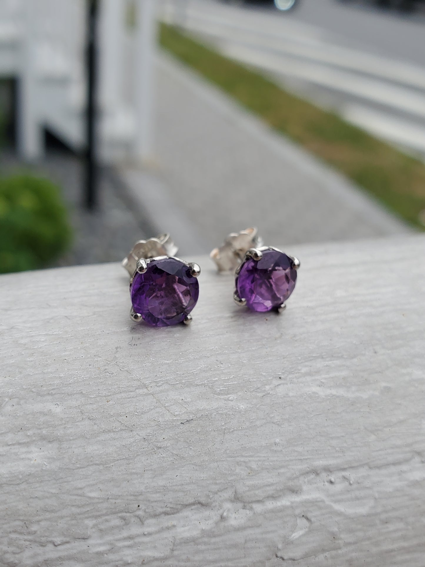 925 Sterling Silver 1.00 tcw 5mm Narural Amethyst Basket Heart Setting Stud Earrings