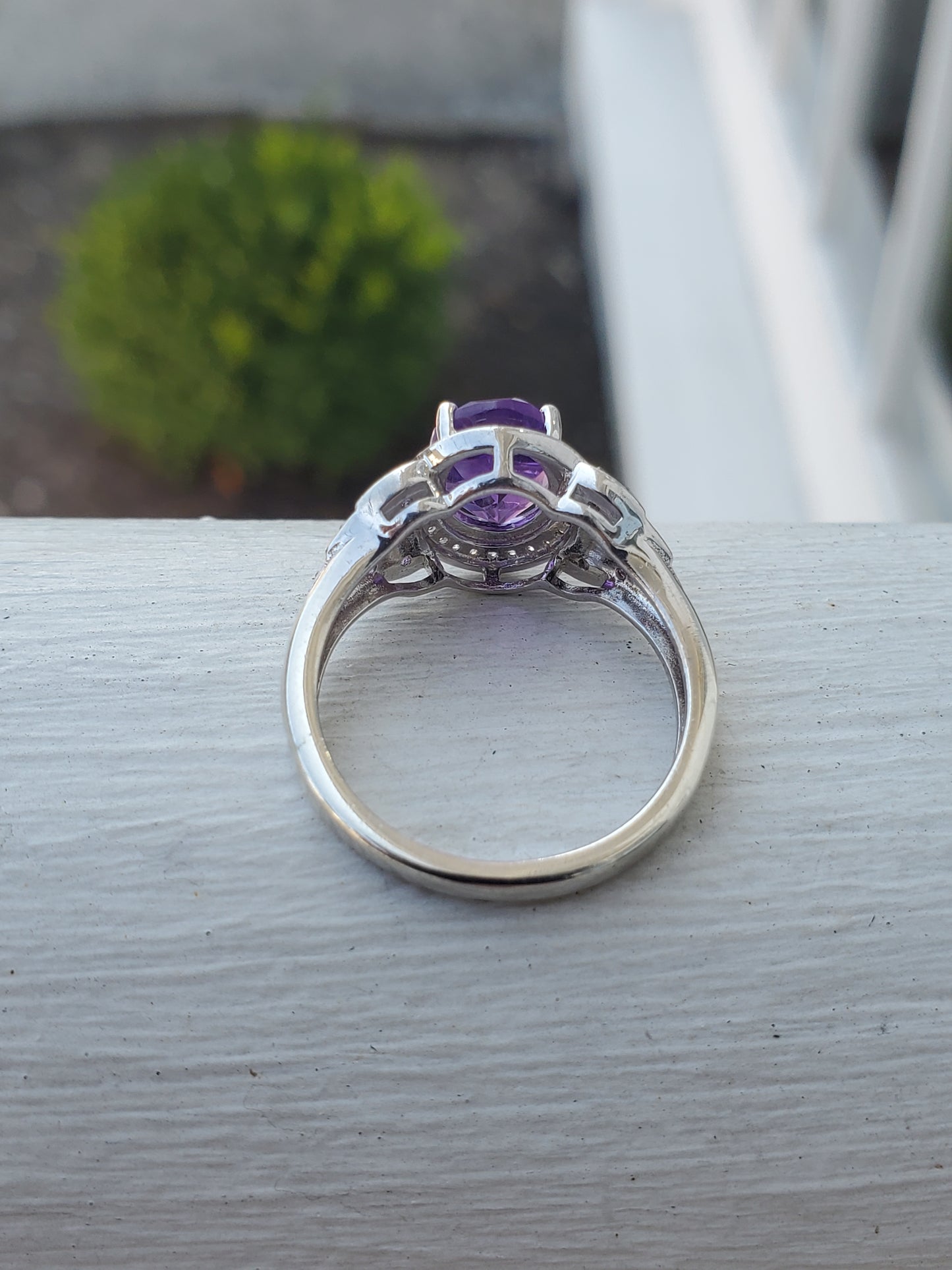 925 Sterling Silver 1.5 ct Oval Amethyst Ladies Ring