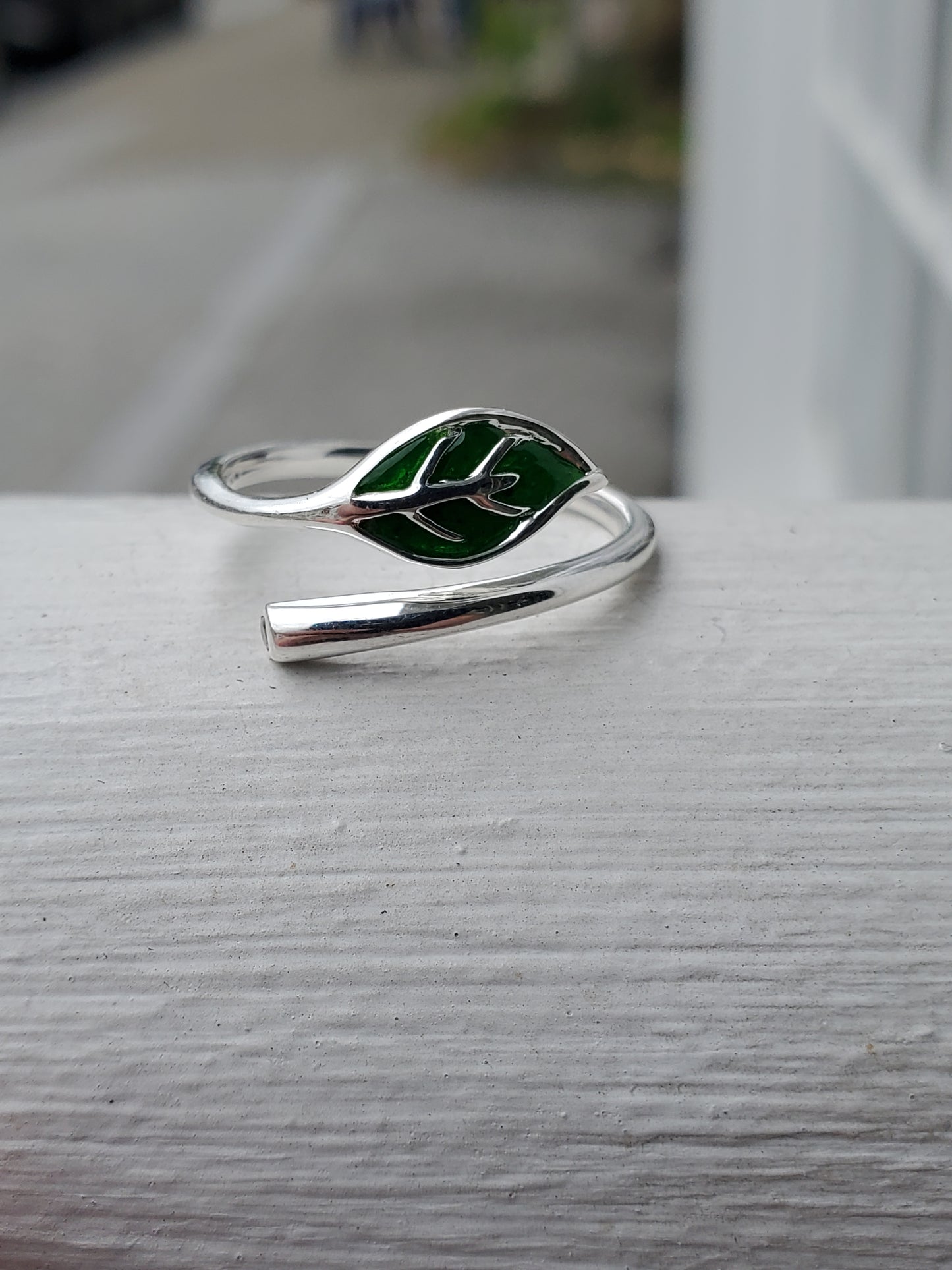 925 Sterling Silver Green Enamel Leaf Ring Nickel Free