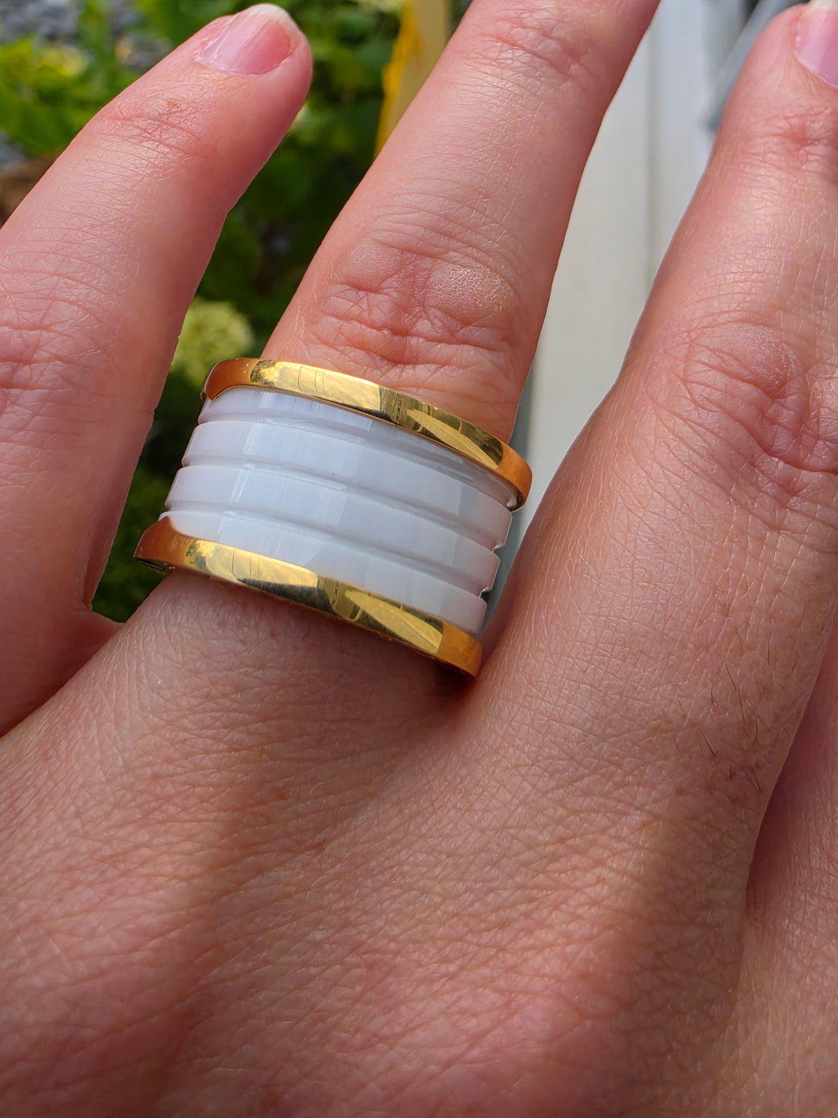 18k Solid Golid & White Ceramic Ladies Designer BVLGARI Band Ring