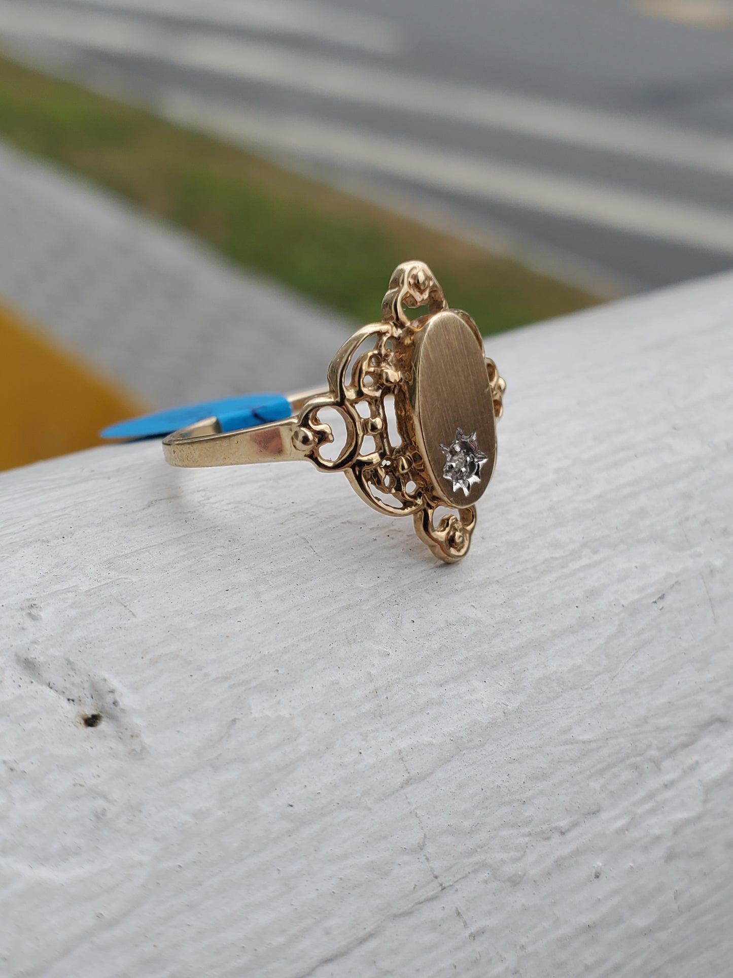 10k Gold Vintage Ladies Signet Ring w/ Diamond