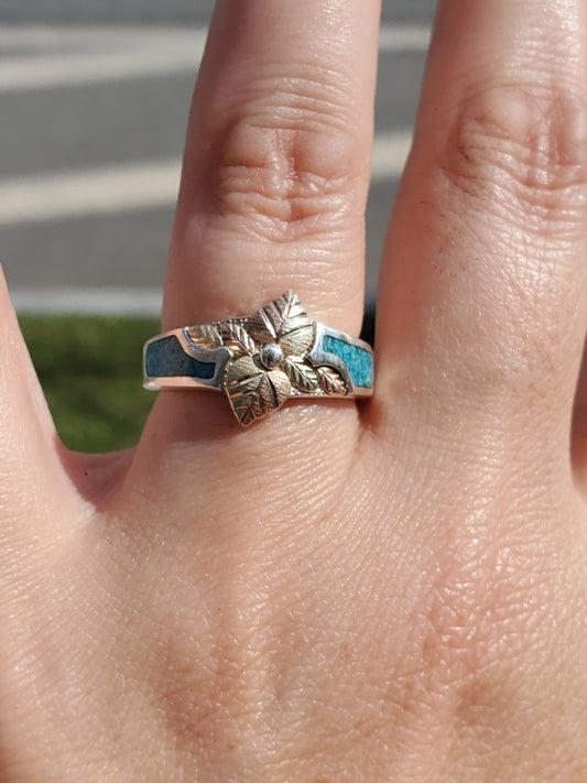 925 Sterling Silver & 12k Black Hills Gold Crushed Turquoise Inlay Band Ring