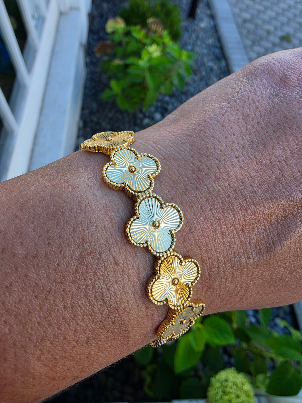 Gold Plated Sparkling Clover Ring & 7" Bangle bracelet set