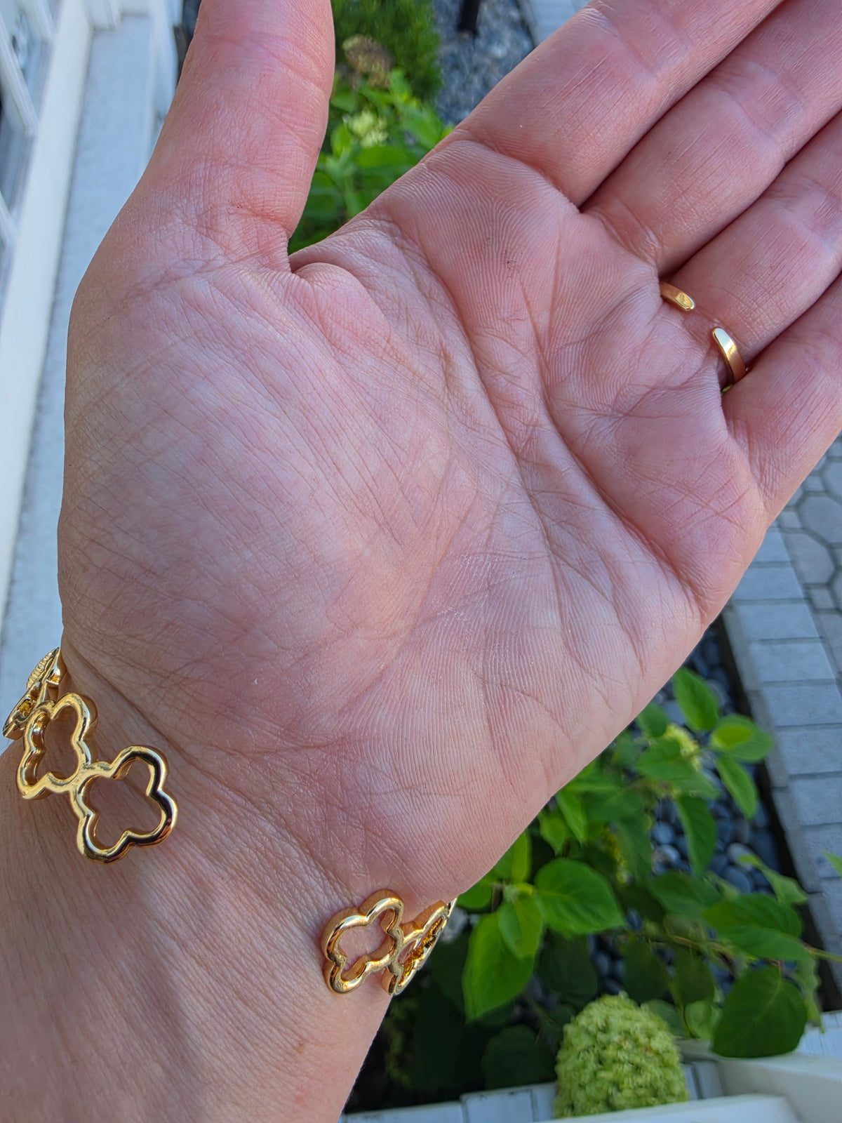 Gold Plated Sparkling Clover Ring & 7" Bangle bracelet set