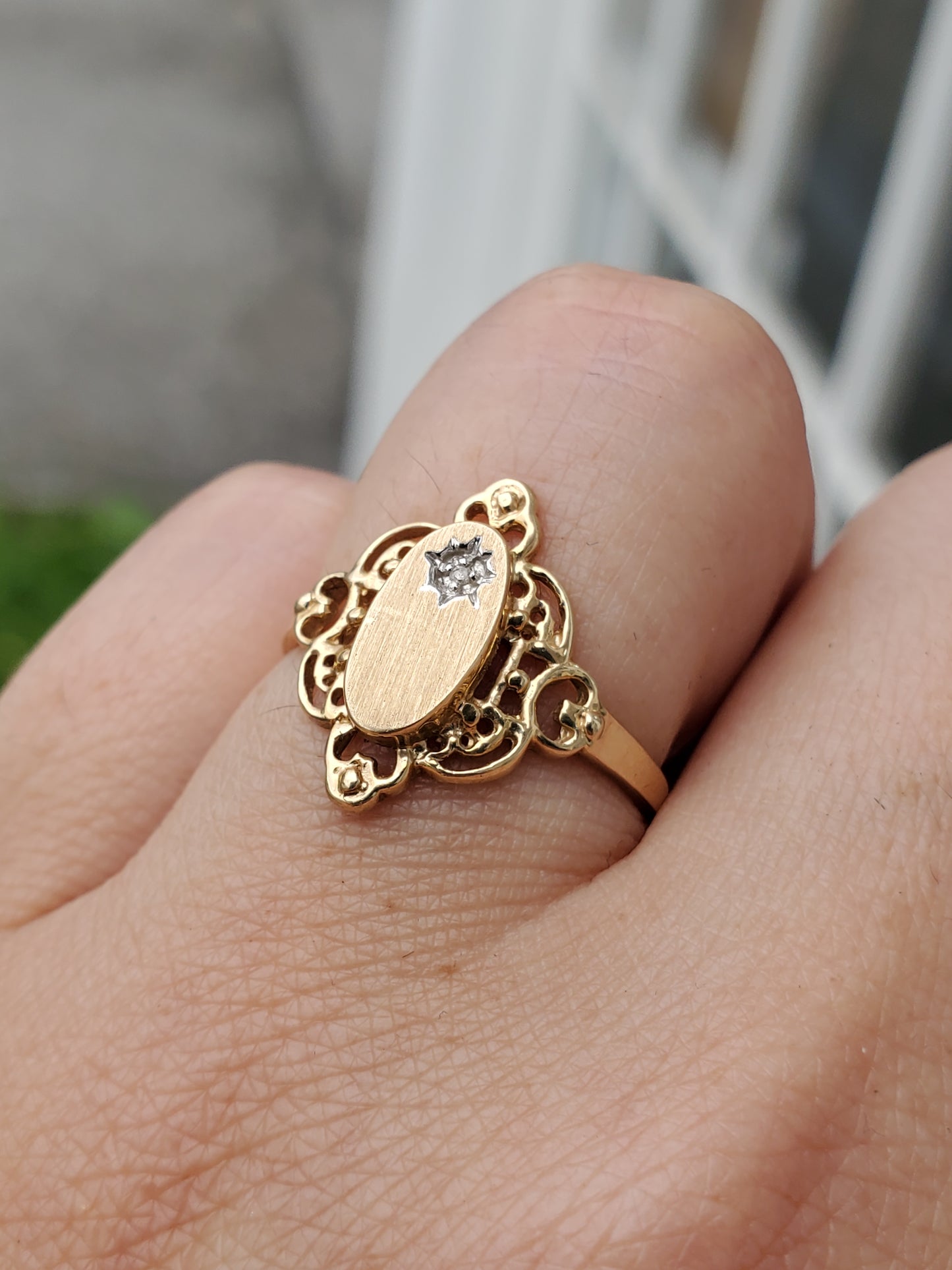 10k Gold Vintage Ladies Signet Ring w/ Diamond