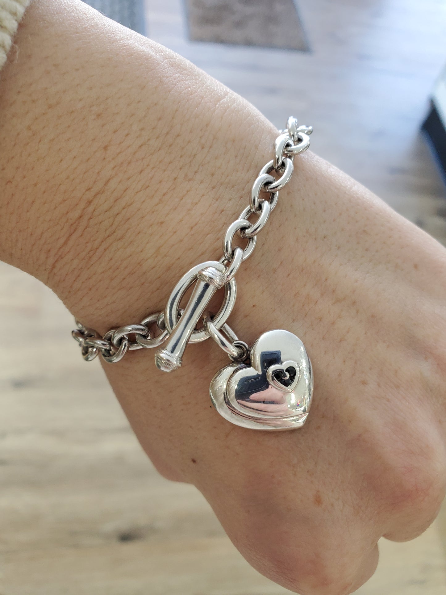 925 Sterling Silver Designer Vera Wang "With all my heart" 💙 Blue Sapphire Heart Toggle Lock Bracelet