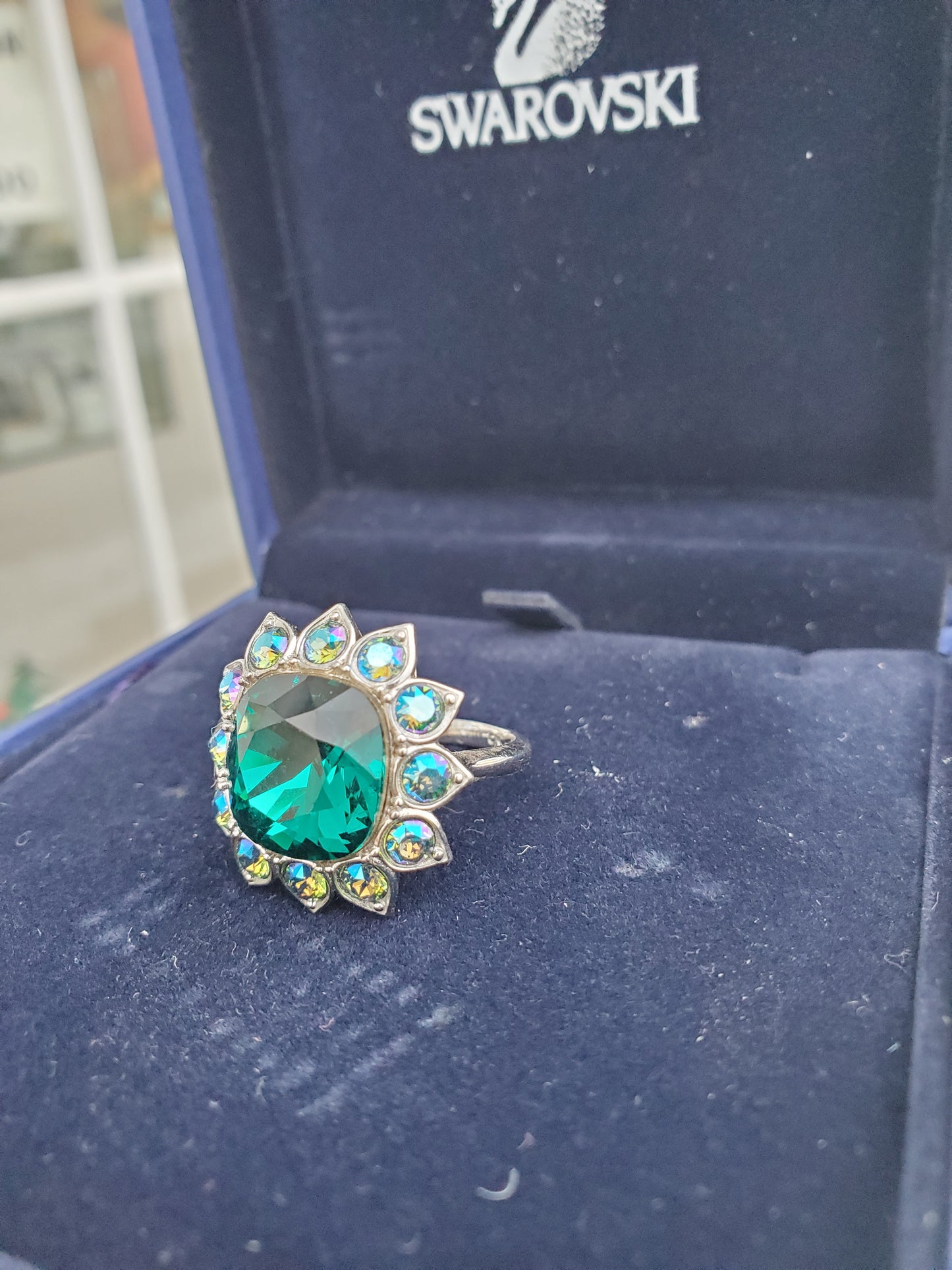 925 Sterling Silver Swarovski Elements Saprkling Green Crystal Cocktail Ring