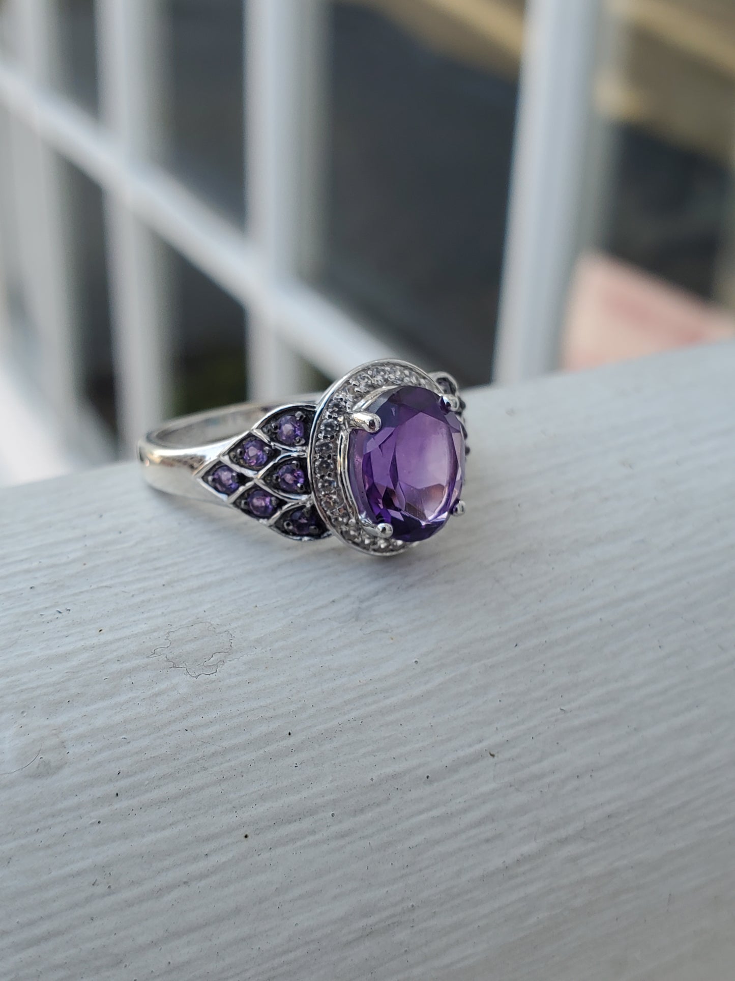 925 Sterling Silver 1.5 ct Oval Amethyst Ladies Ring