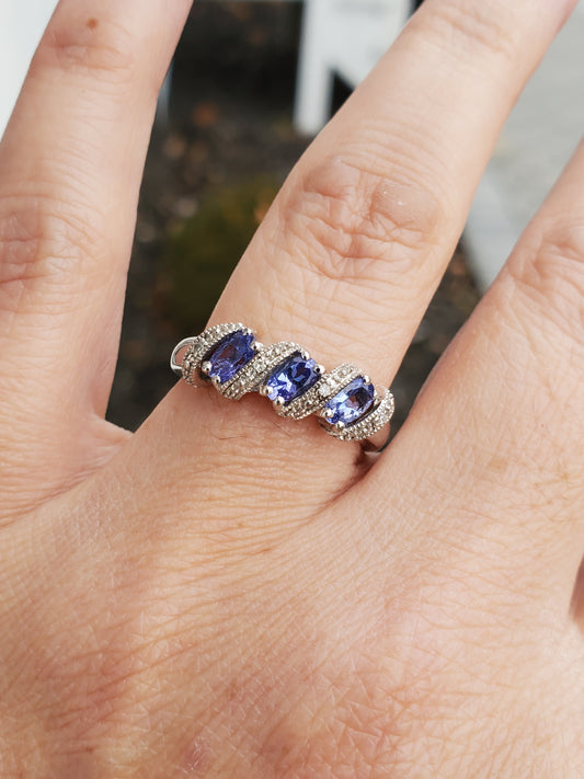 925 Sterling Silver Ladies Tanzanite & DiamondTwist Band Ring