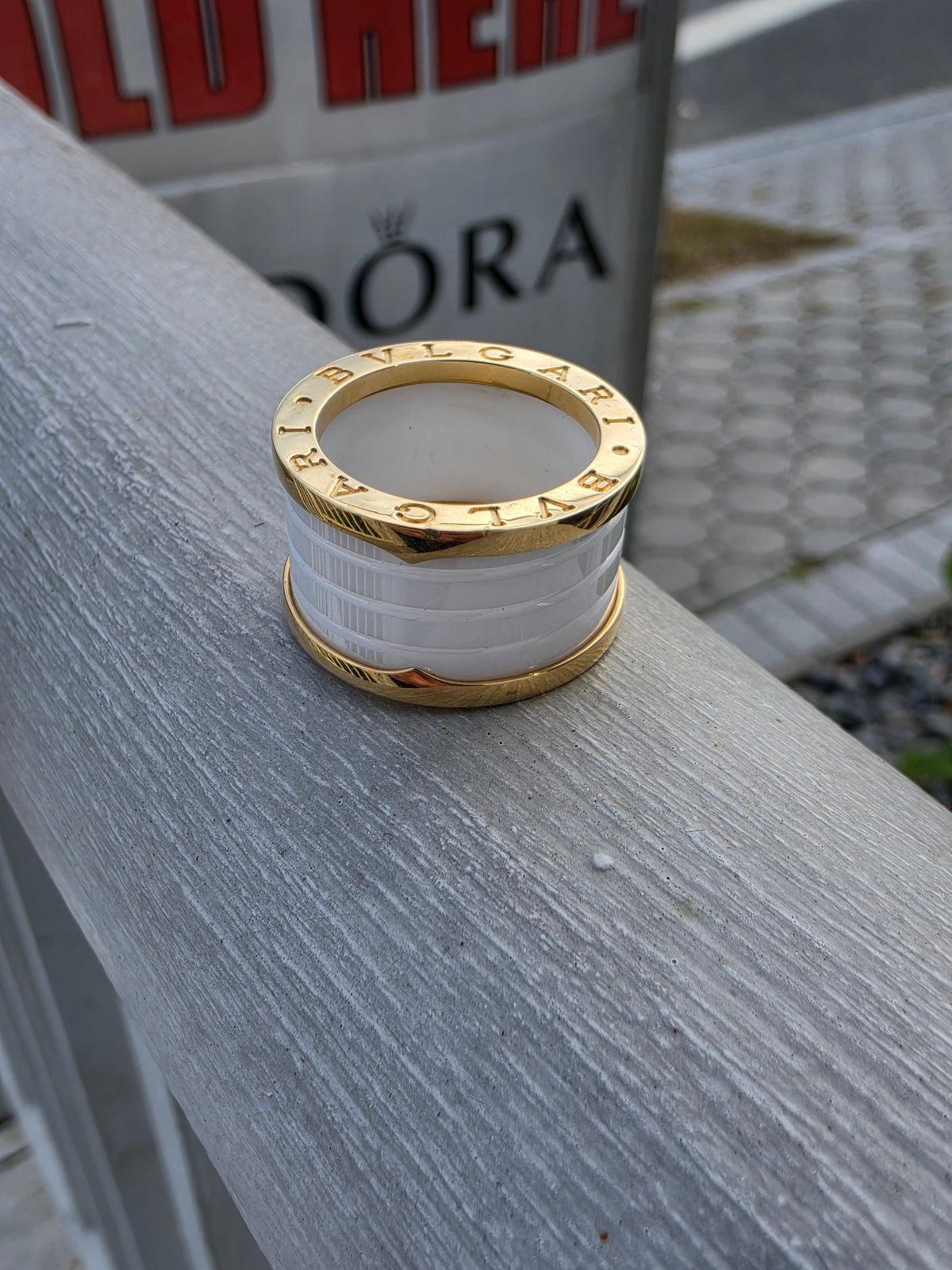 18k Solid Golid & White Ceramic Ladies Designer BVLGARI Band Ring