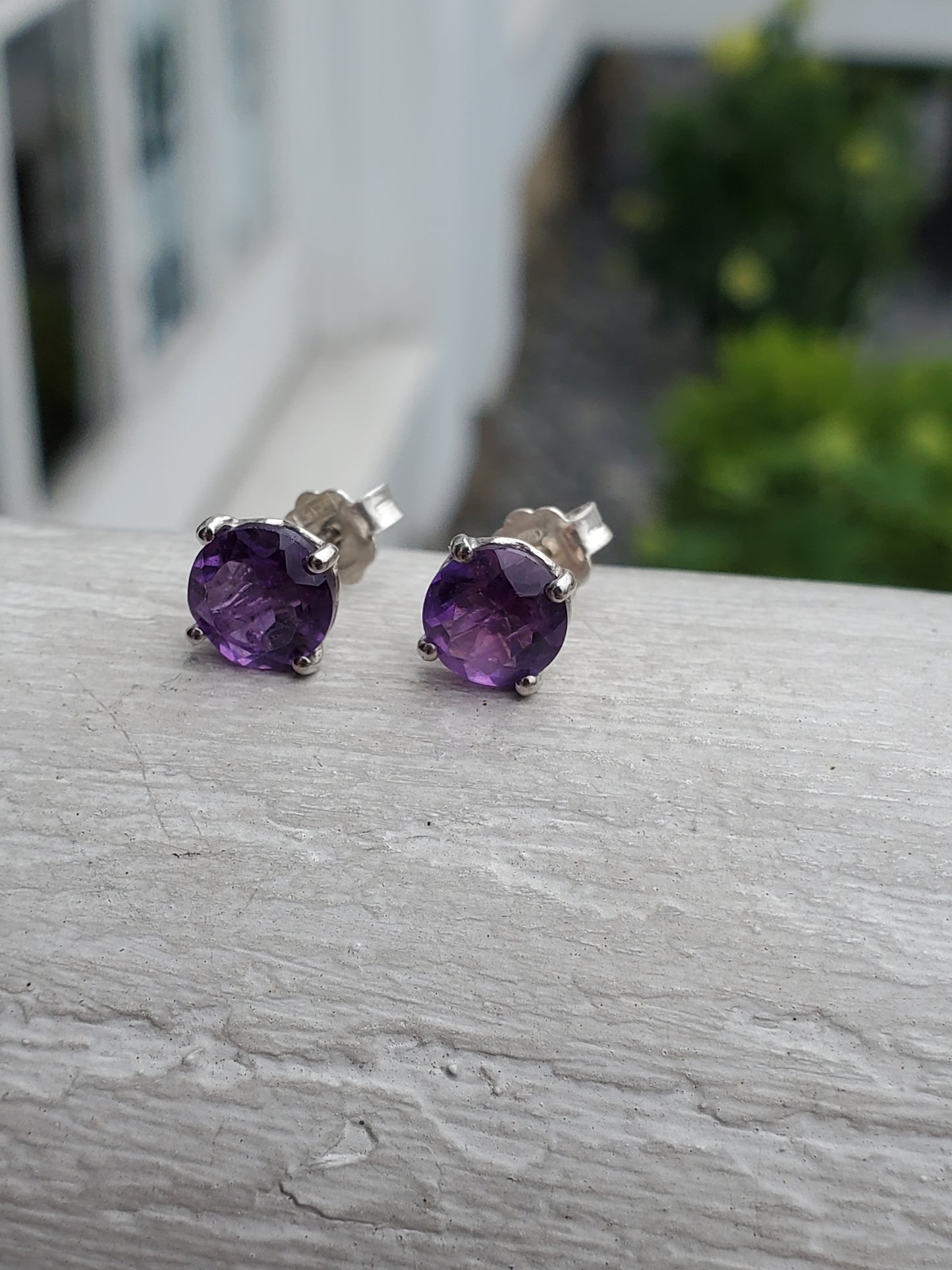 925 Sterling Silver 1.00 tcw 5mm Narural Amethyst Basket Heart Setting Stud Earrings