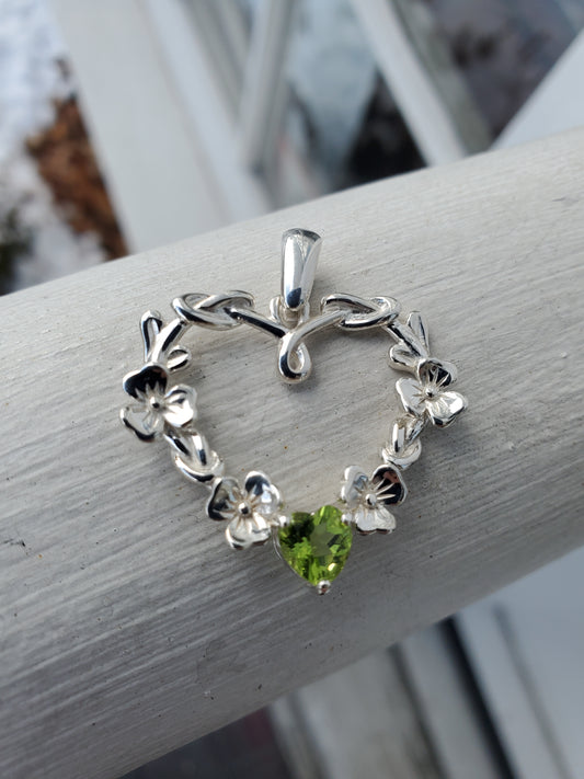 925 Sterling Silver Made in Ireland Peridot Clover Heart Pendant