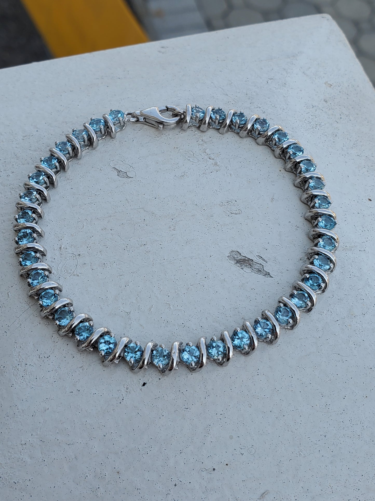 925 Sterling Silver 6tcw Sky Blue Topaz S Design Bracelet