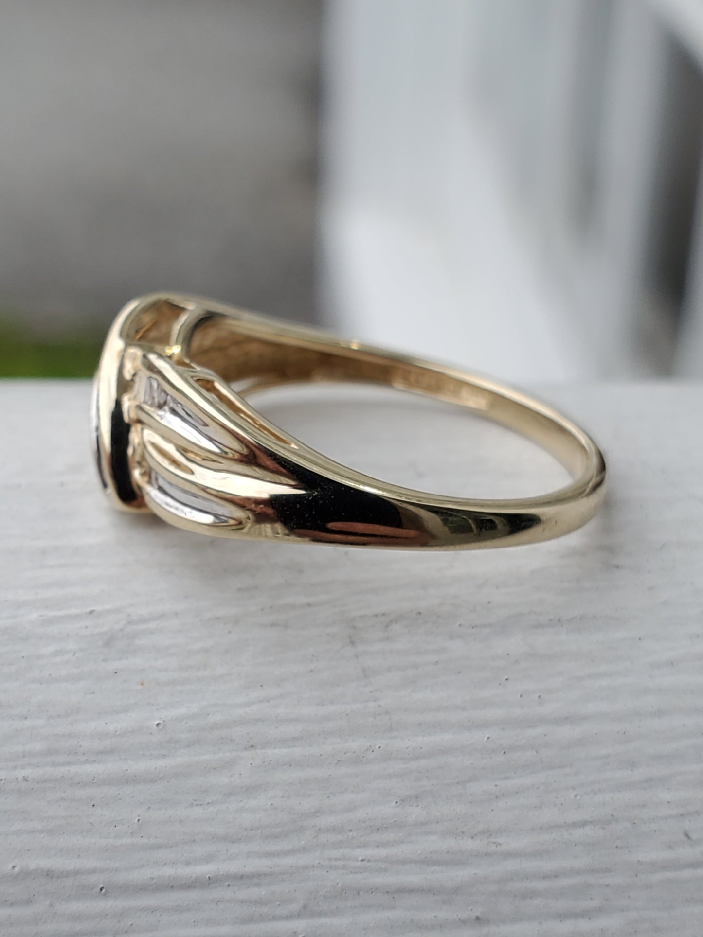 10k Solid Yellow Gold Ladies Criss Cross Natural Diamond Band Ring