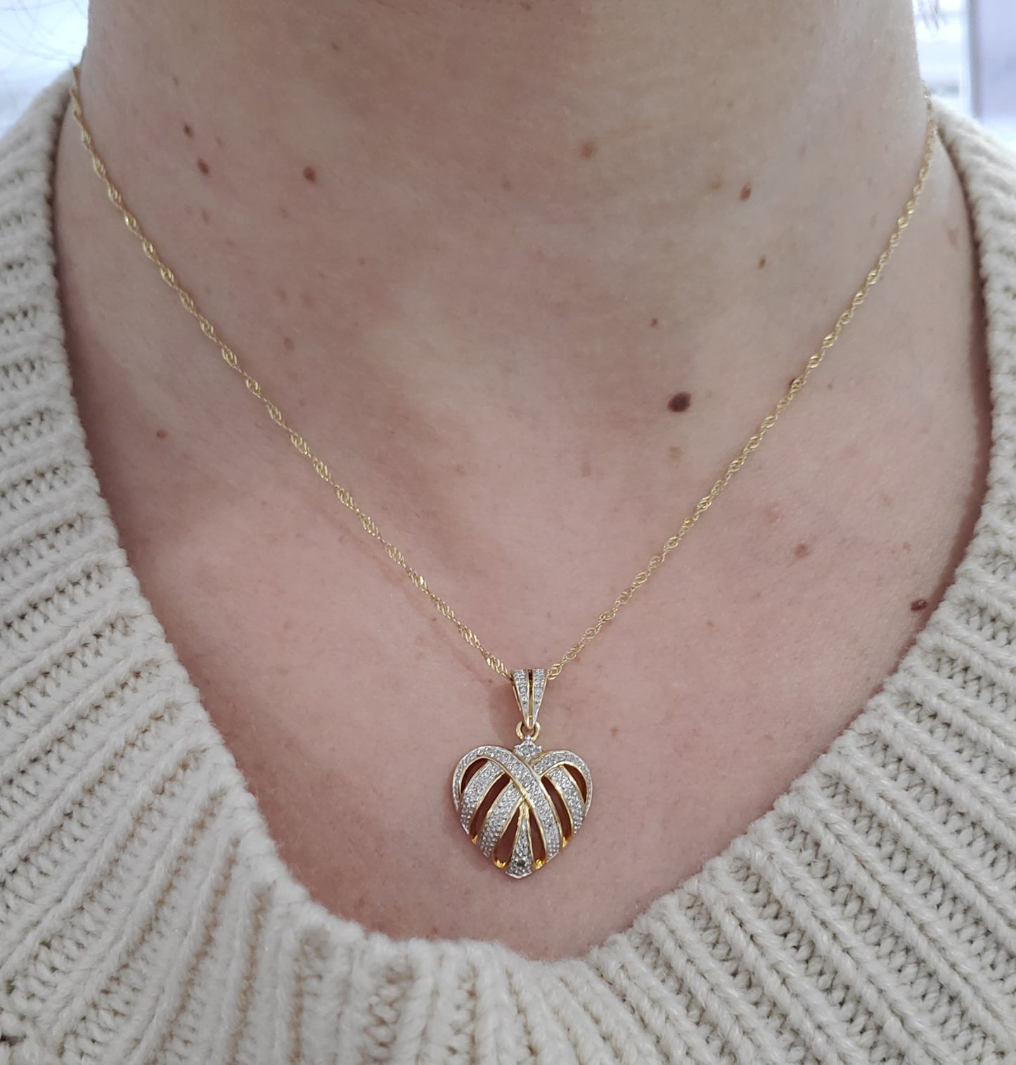 925 Sterling Silver Vermeil Diamond Ribbon Heart Necklace