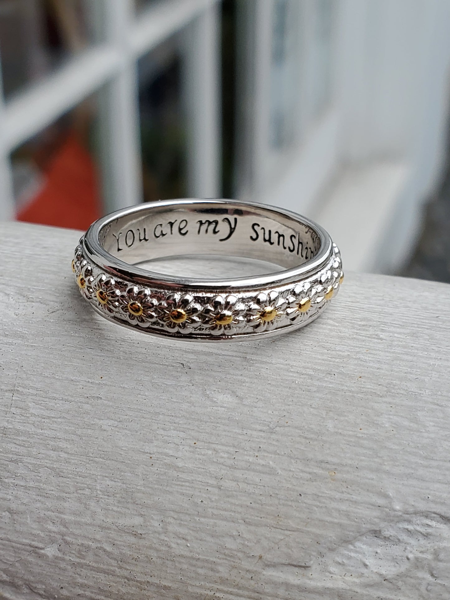 925 Sterling Silver "You Are My Sunshine" two-tone Daisy Eternity Band Ring