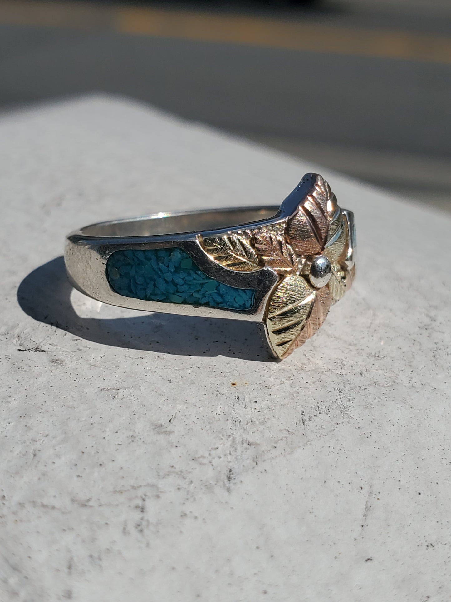 925 Sterling Silver & 12k Black Hills Gold Crushed Turquoise Inlay Band Ring