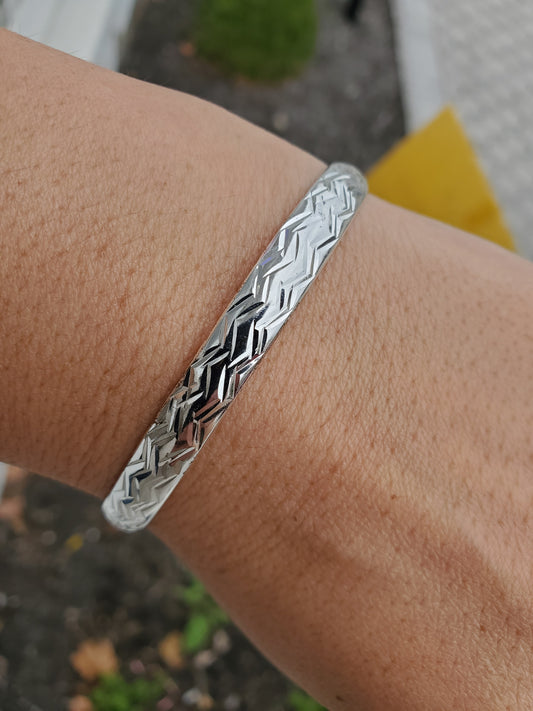 925 Sterling Silver Diamond Cut Zig-Zag Bangle Bracelet