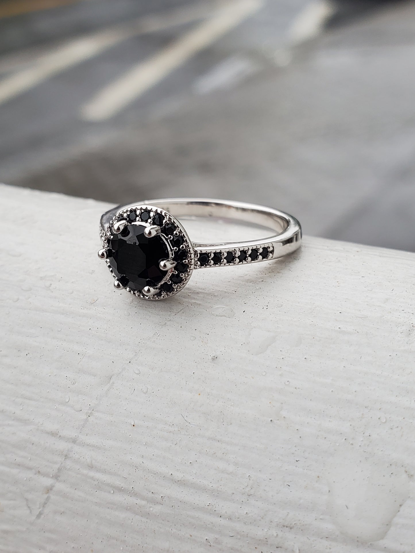 925 Sterling Silver Ladies Black Spinel Halo Solitare Ring