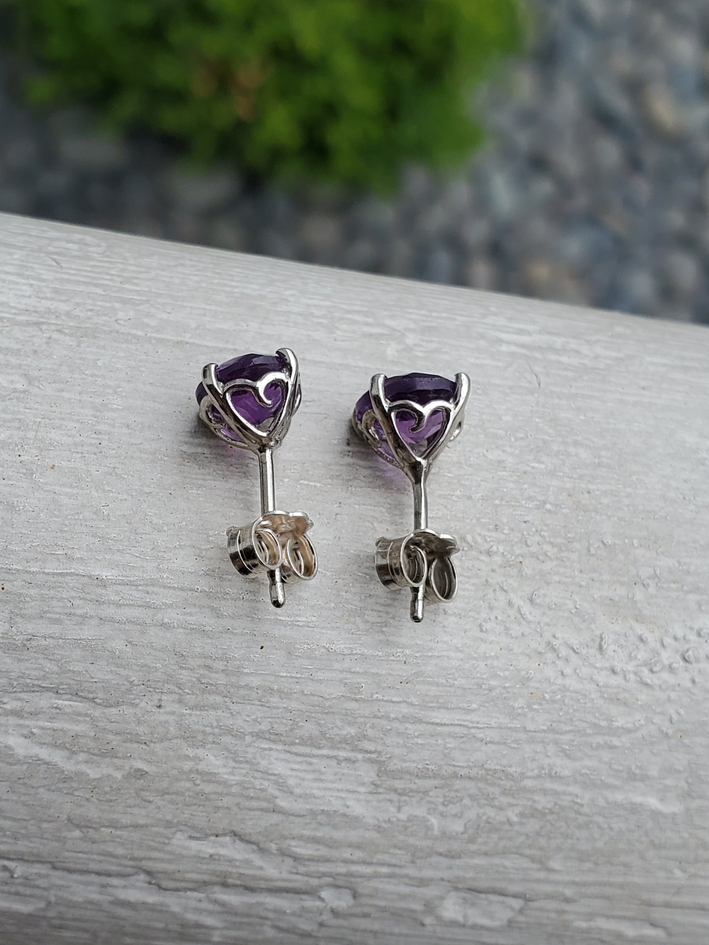 925 Sterling Silver 1.00 tcw 5mm Narural Amethyst Basket Heart Setting Stud Earrings