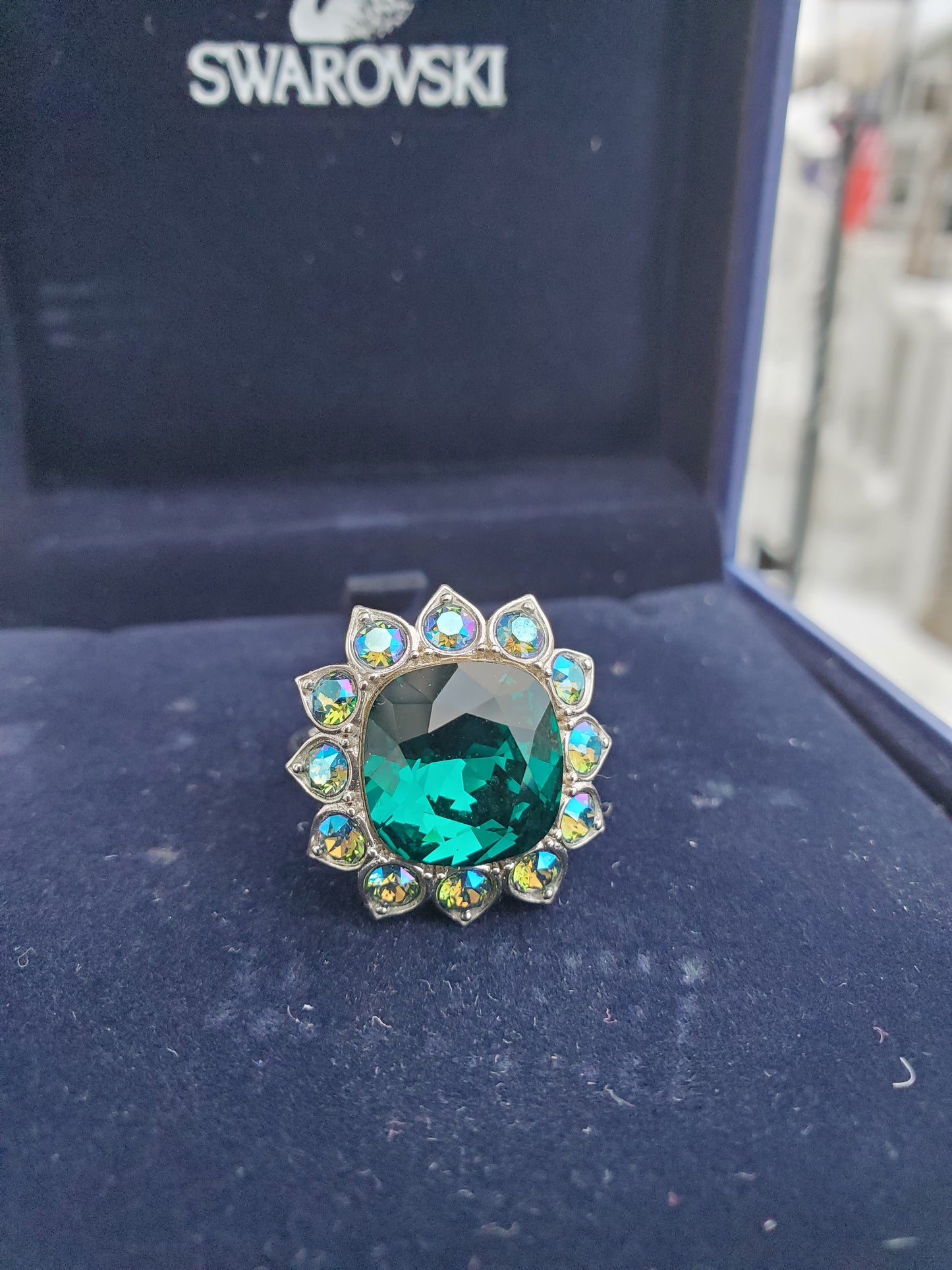 925 Sterling Silver Swarovski Elements Saprkling Green Crystal Cocktail Ring